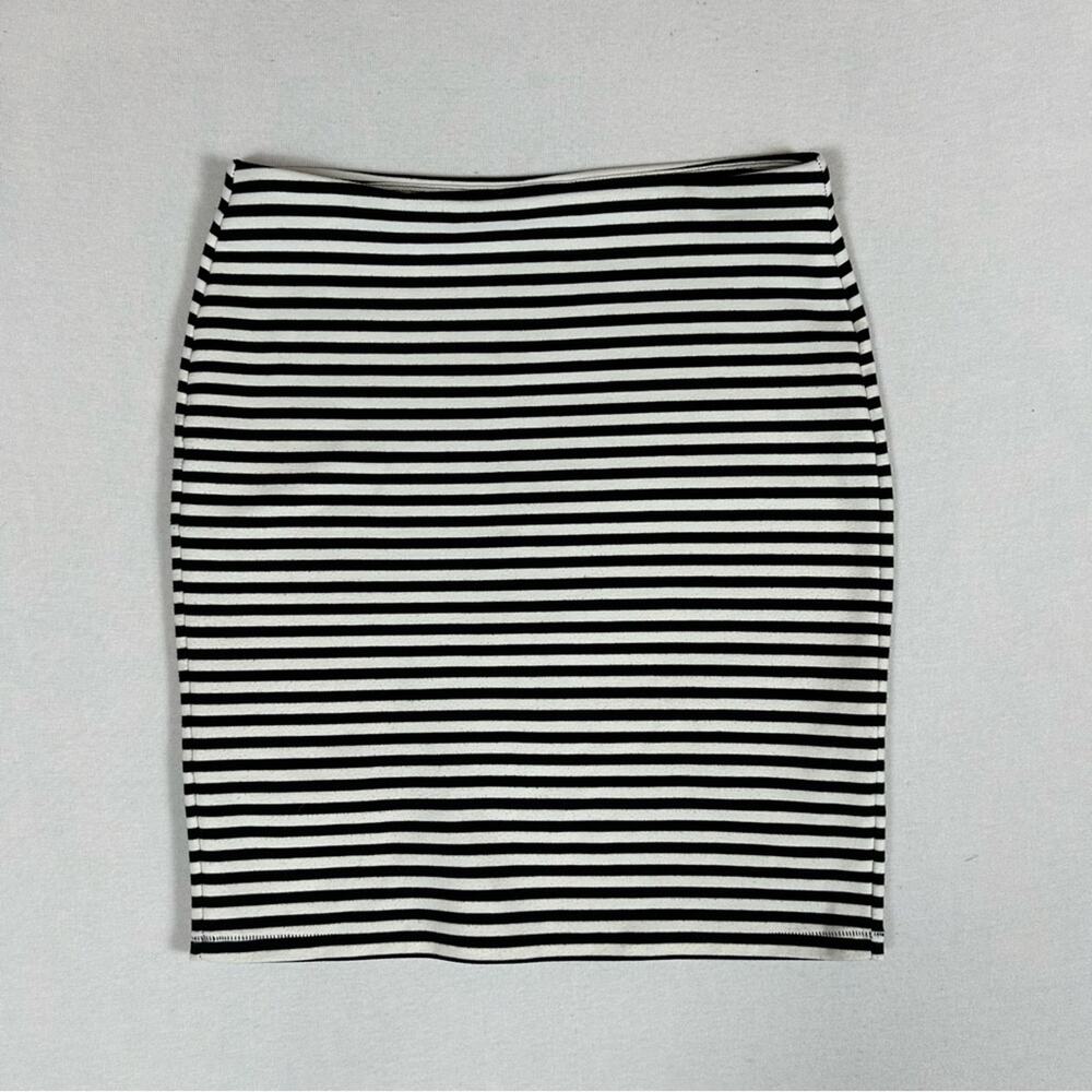 GAP Striped Bodycon Skirt Women’s Small Black White Fitted Short Stretch